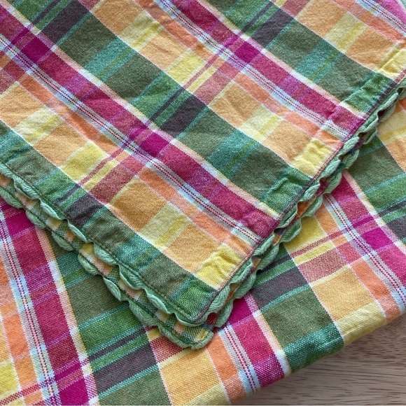 Crate & Barrel Plaid Table Runner Reversible Scallop Trim - Picture 3 of 6